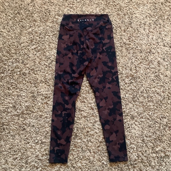 Balance Athletica Ascend Base Camp Camo Leggings - Picture 6 of 7